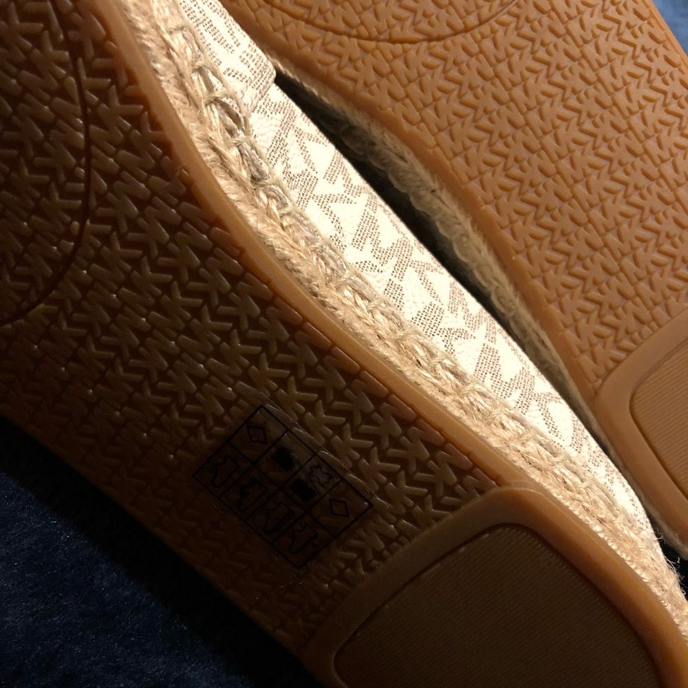 NWT MK shoes size 10 - Picture 6 of 6